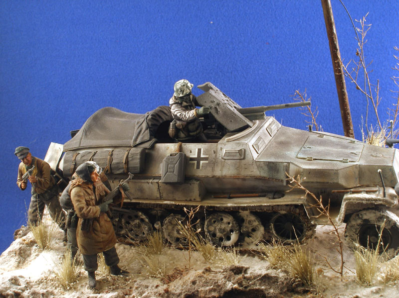 SdKfz.251/10 Diorama (1/35)
DML SdKfz.251/C with Tamiya 37mm Pak. Figures were also DML with fur coats made from A+B putty.
