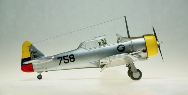 AT-6, Colombian Air Force 1942 (Monogram 1/48)
