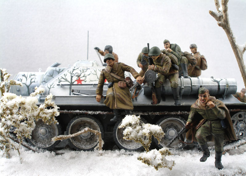 "Cold Red Steel" (1/48 diorama)
Both Su-122 Tank Destroyer and  Russian Infantry Set are Tamiya kits.
