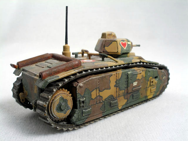 Char B.1 (1/72 Revell Germany) 
It was built straight out of the box. The camouflage was handpainted with the help of a 0.05 black ink pen.
