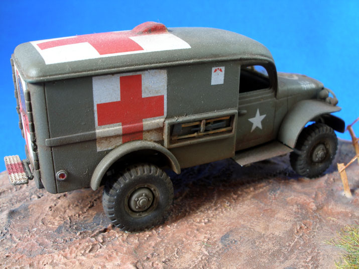 Dodge ton Ambulance (Academy 1/72 OOB)
