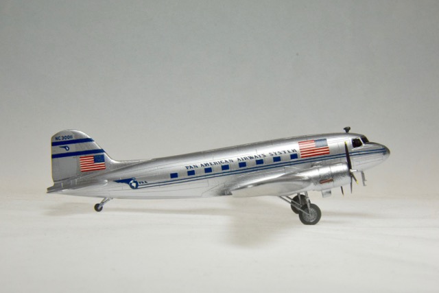 DC-3, Pan American (Minicraft 1/144)
