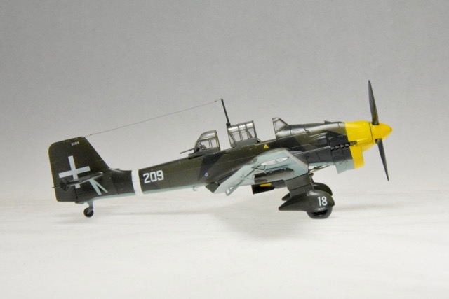 Ju-87B Stuka (Airfix 1/72)
This is the new AIRFIX 1/72 scale Ju-87B Stuka in Italian markings, previously flown by Luftwaffe. Model is built essentially out of the box with the exception of seat belts for the gunner.
