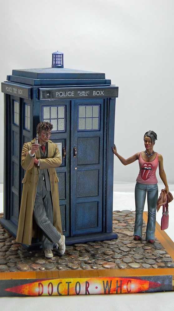 Doctor Who (1/12)
Doctor Who 1/12th scale Welcome Aboard kit.
The cobblestones are made out of A&B putty. The figures were painted by Bob Bethea.
