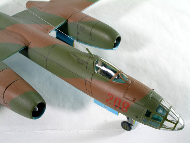 IL-28 Beagle (Tamiya 1/100)
Box stock built in East German target tow marking
