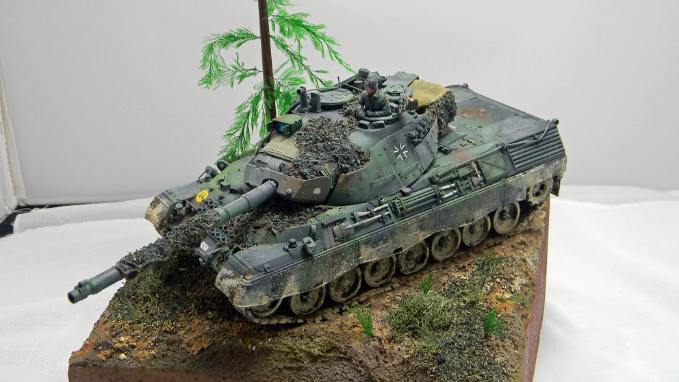 Leopard 1A5 (Meng 1/35 with Tank Commander by Valkyrie)
