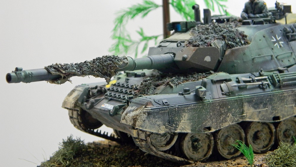 Leopard 1A5 (Meng 1/35 with Tank Commander by Valkyrie)
