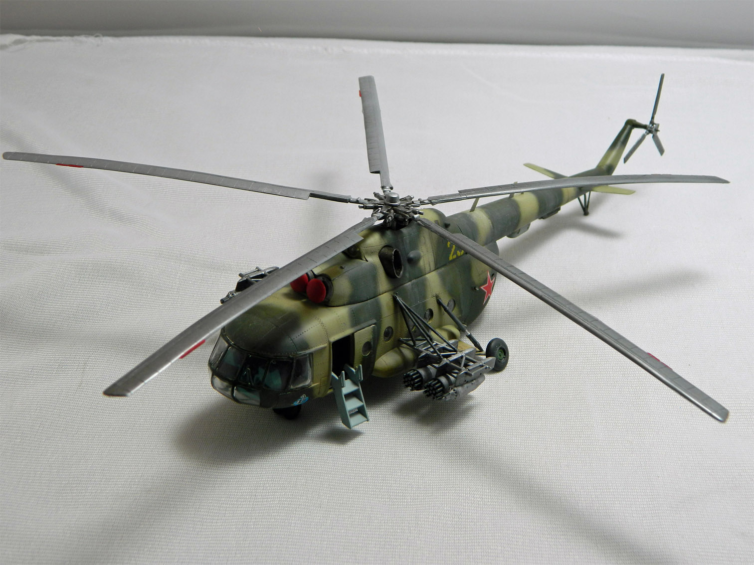 MI-8 Assault Helicopter (Zvezda 1/72)
