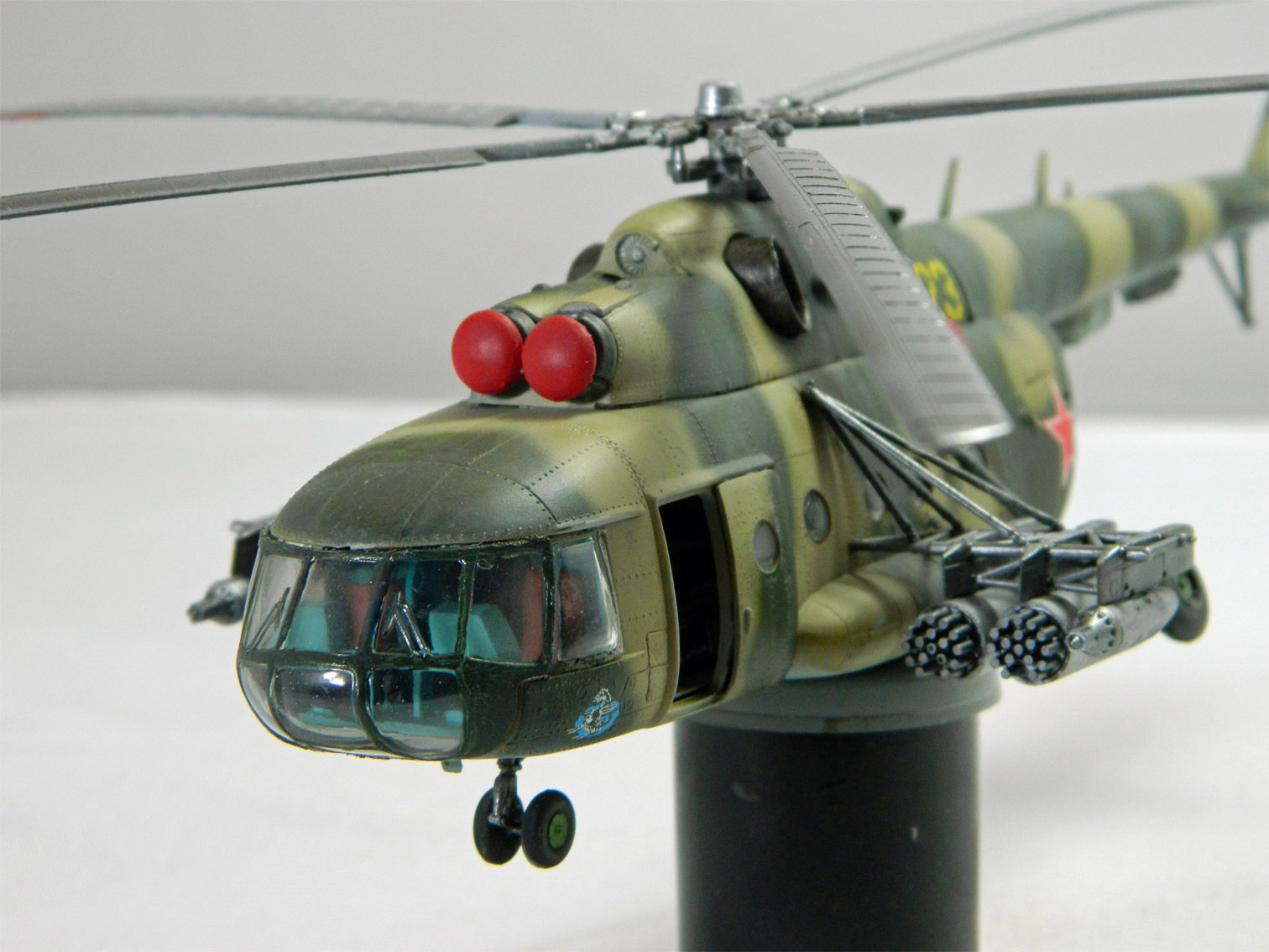 MI-8 Assault Helicopter (Zvezda 1/72)
