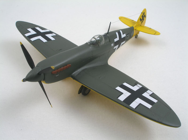 Captured Spitfire PR.XI T9+EK
T9+EK was a captured Spitfire PR.XI used by the German training unit "Zirkus Rosarius" in 1944. This is a 1/72 MPM kit with markings from OOP Cutting Edge and Ventura decal sheets.

