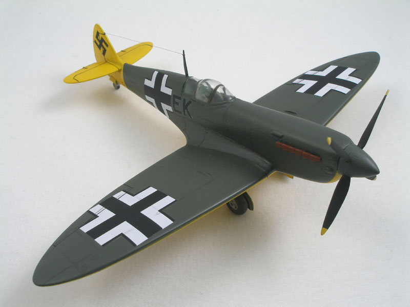 Captured Spitfire PR.XI T9+EK
T9+EK was a captured Spitfire PR.XI used by the German training unit "Zirkus Rosarius" in 1944. This is a 1/72 MPM kit with markings from OOP Cutting Edge and Ventura decal sheets.
