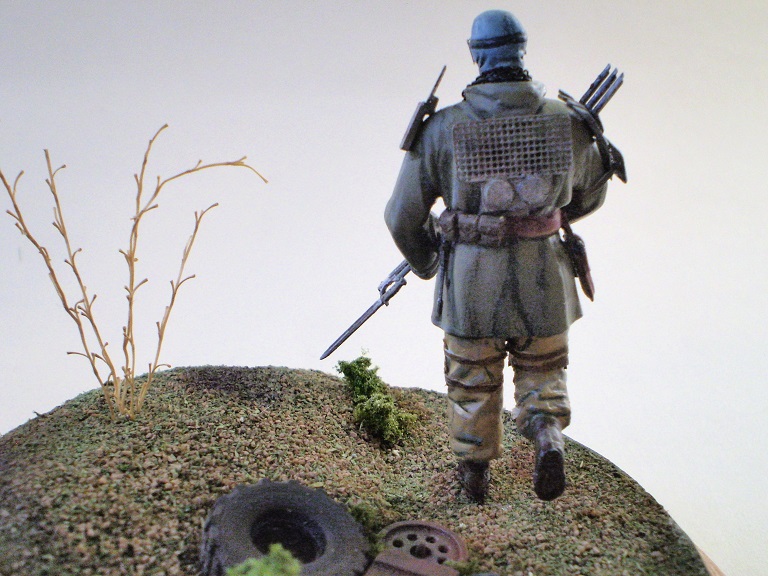 Fallout 4 Raider (Dragon 1/35)
Fallout 4 raider from the video game. It started life  
as a 1/35 German ski trooper from Dragon.
