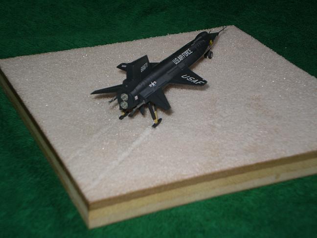 X-15 (Dragon 1/144)
Built OOB. I fashioned the 'lake bed' from Morton's salt.
