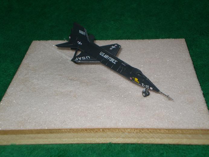 X-15 (Dragon 1/144)
Built OOB. I fashioned the 'lake bed' from Morton's salt.
