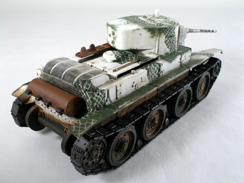 BT-5 (1/35 Italeri/Zvezda with Eduard PE Set)
The white cross-hatching lines were drawn on using a "Gelly Roll" white ink pen by Sakura.
