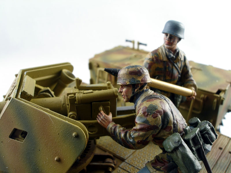 Second Front - 1/35 RSO Diorama
Italeri RSO/02 with Friulmodel tracks and DML 75mm PaK40. Fallschirmjger figures were taken from the same PaK40 kit.
