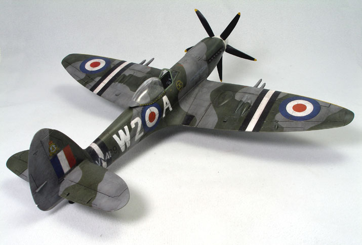 Spitfire F Mk.24 (RAF 80 Sqn) (Airfix 1/48)
