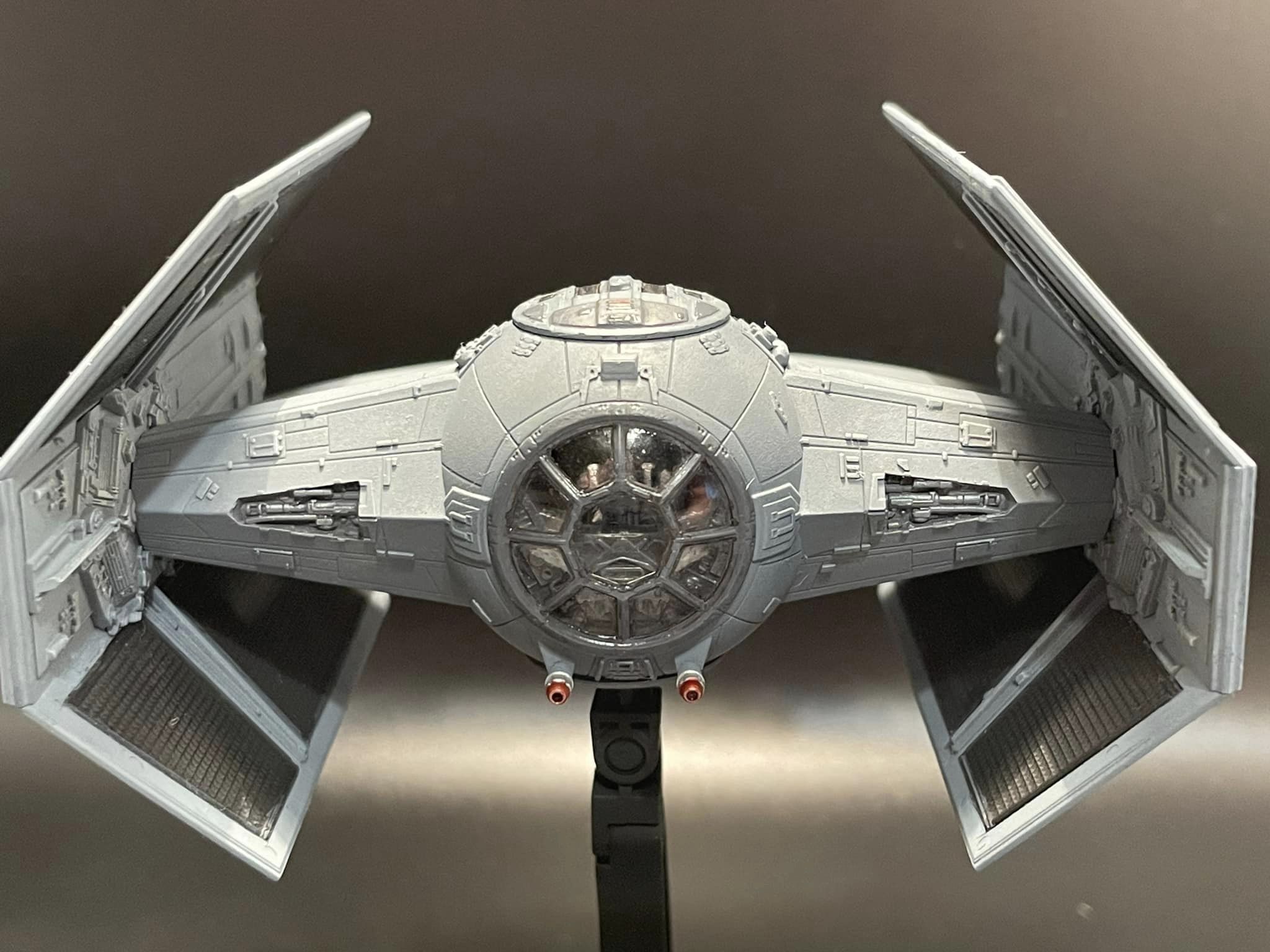 TIE Advanced X1 (Vader’s personal fighter) (Ban Dai 1/72)
