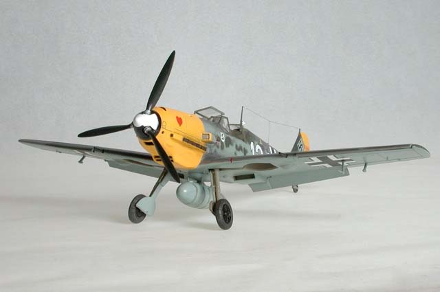 BF 109E-4/7 (Tamiya 1/48)
I added a resin seat with molded-on belts, otherwise it's out of the box.
