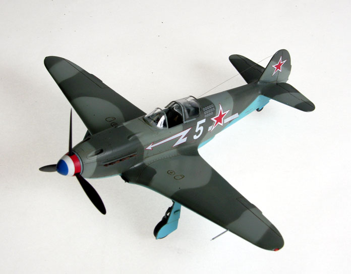 Yak 3 (1/48 Eduard)
Yak 3 of the Normandie Niemen squadron, a French group of volunteers who fought with the Russians during WWII. The kit is pretty much OOB except for some cockpit "enhancements" that you can't see very well.
