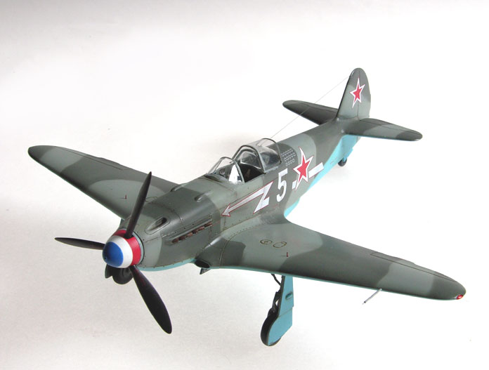 Yak 3 (1/48 Eduard)
Yak 3 of the Normandie Niemen squadron, a French group of volunteers who fought with the Russians during WWII. The kit is pretty much OOB except for some cockpit "enhancements" that you can't see very well.
