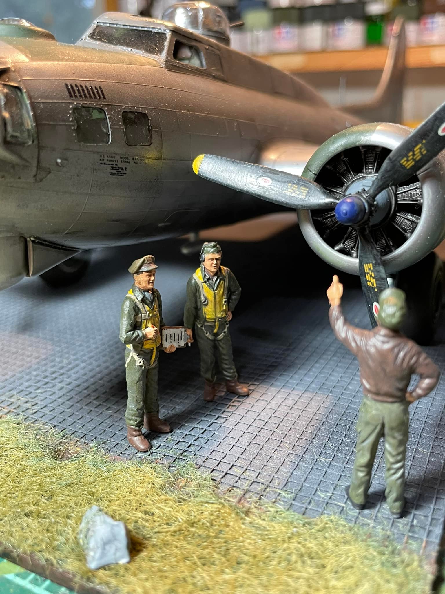 Boeing B-17G "El Lobo II" (Revell 1/48)
Boeing B-17G "El Lobo II"
8th Air Force, 457th Bomb Group, 748th Squadron
Glatton, England - Autumn 1944
