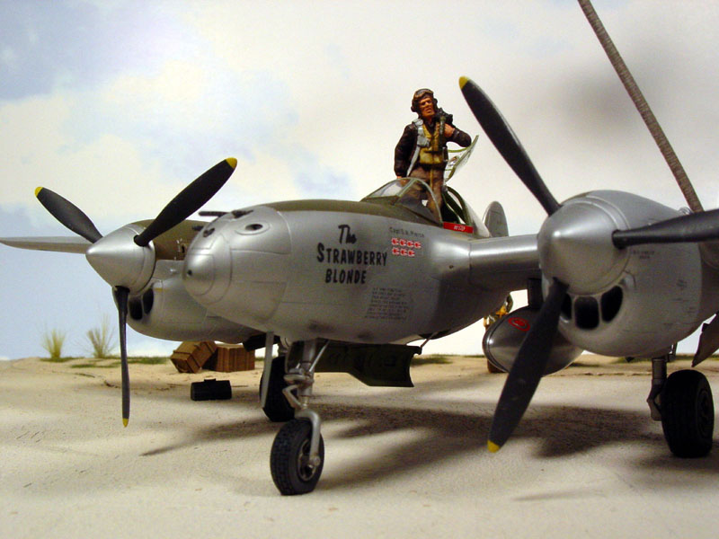 Academy P-38J
