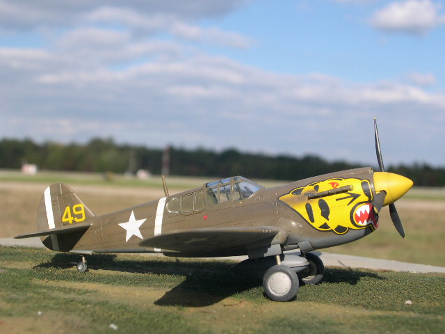 Academy P-40E 1-72
