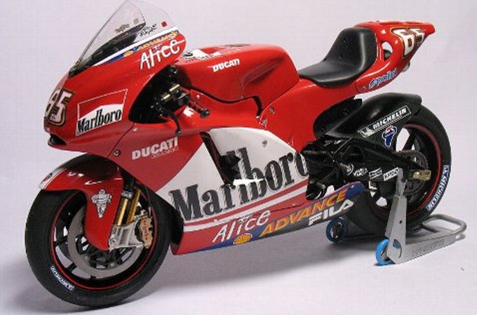 Ducati Desmosedici, (1/12 Tamiya)
