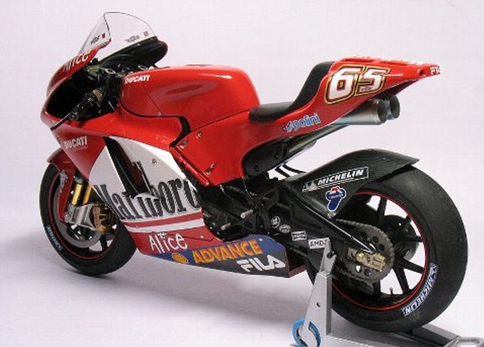 Ducati Desmosedici, (1/12 Tamiya)
