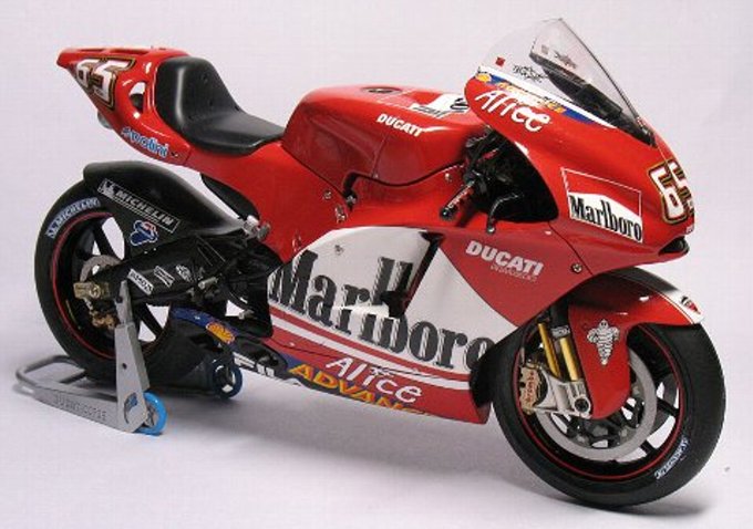 Ducati Desmosedici, (1/12 Tamiya)
