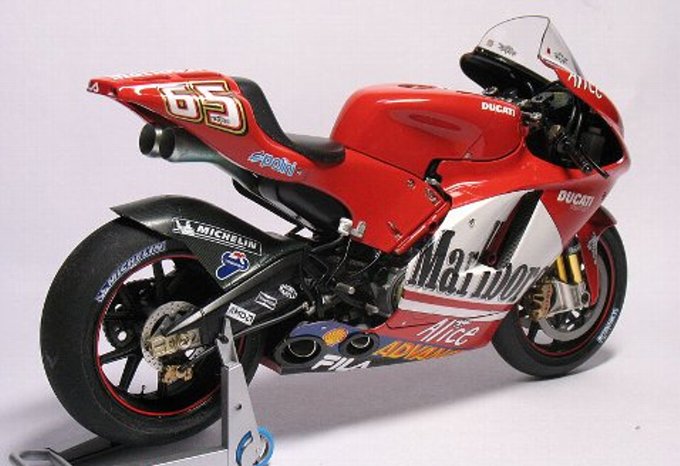 Ducati Desmosedici, (1/12 Tamiya)
