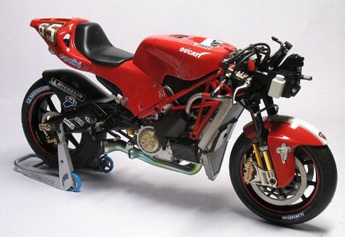 Ducati Desmosedici, (1/12 Tamiya)
