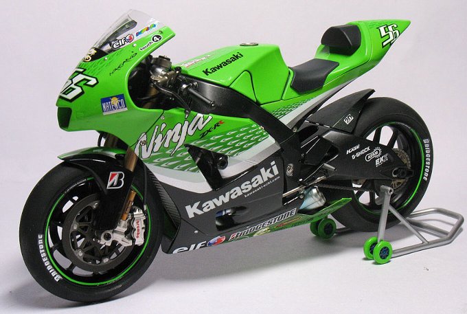 Kawasaki ZX-RR (1/12)
