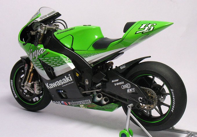 Kawasaki ZX-RR (1/12)
