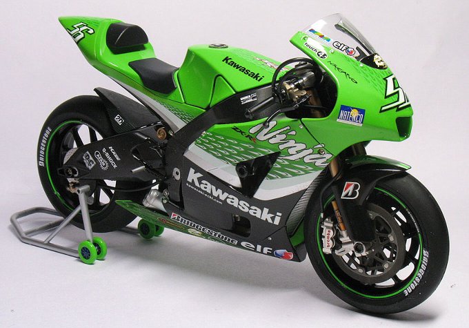 Kawasaki ZX-RR (1/12)
