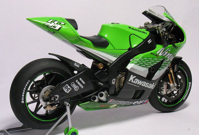 Kawasaki ZX-RR (1/12)
