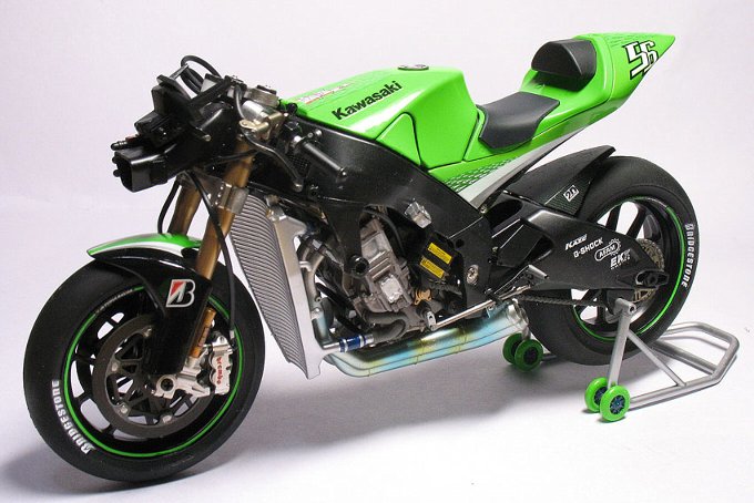 Kawasaki ZX-RR (1/12)
