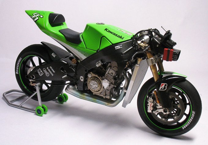 Kawasaki ZX-RR (1/12)
