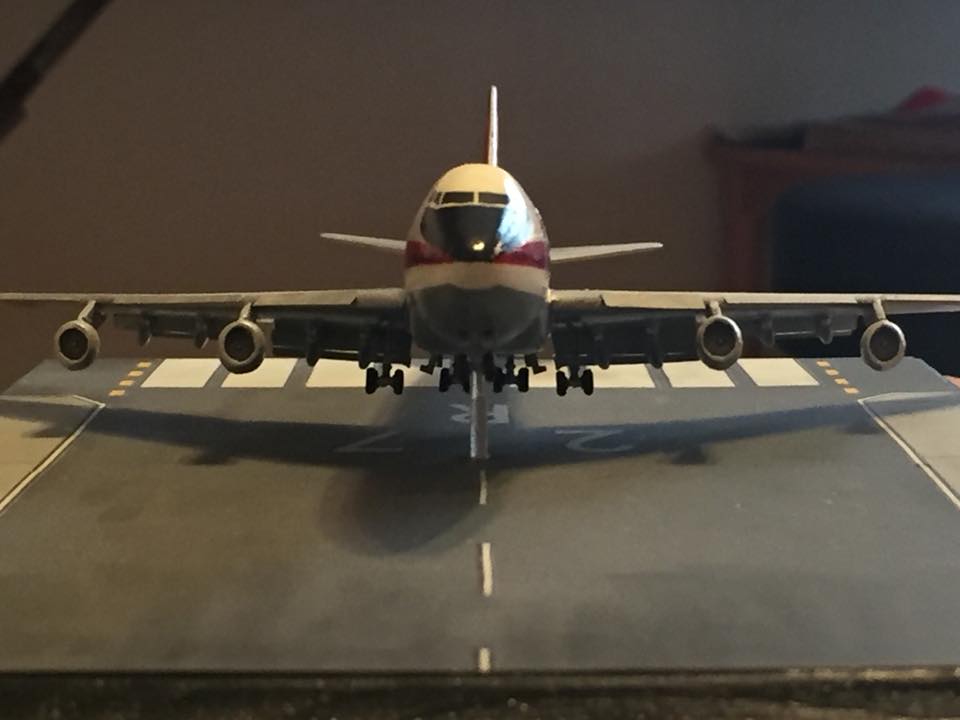 Boeing 747-100 (Matchbox 1/390)
Flaps and slats extended for final approach configuration.
