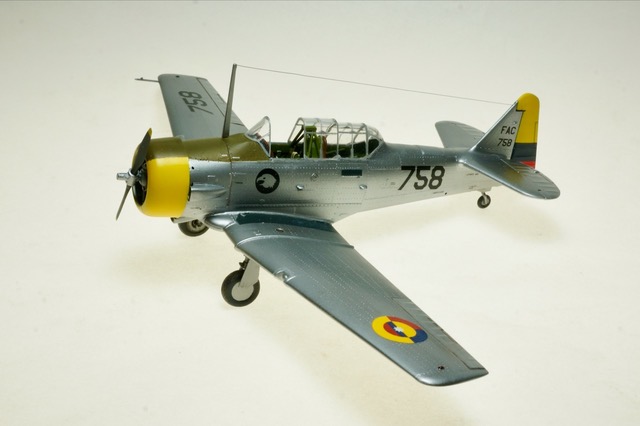 AT-6, Colombian Air Force 1942 (Monogram 1/48)
