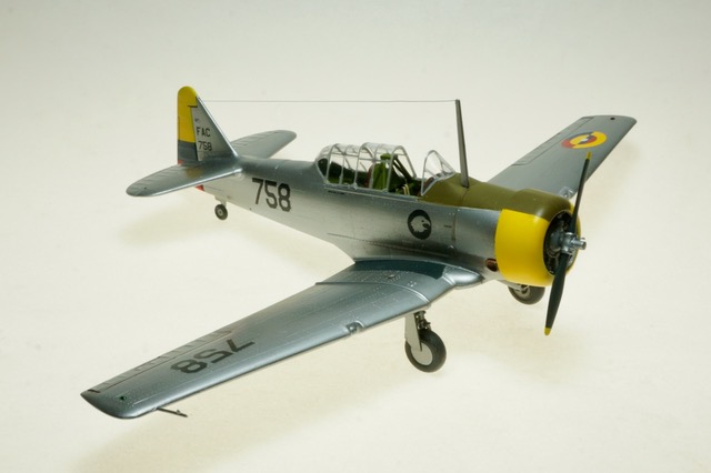 AT-6, Colombian Air Force 1942 (Monogram 1/48)
