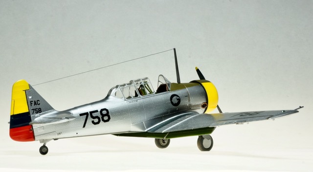 AT-6, Colombian Air Force 1942 (Monogram 1/48)
