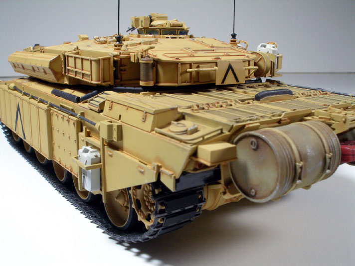 Tamiya 1/35 British Challenger I Mk.3 MBT
