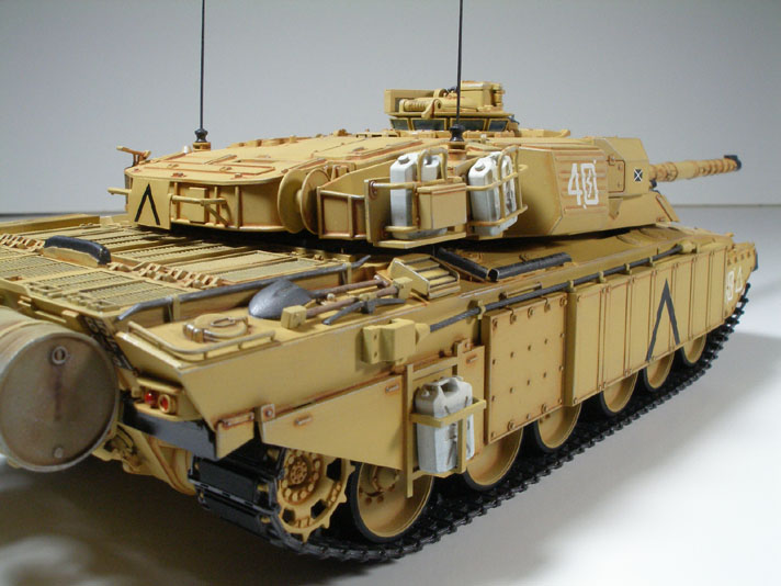 Tamiya 1/35 British Challenger I Mk.3 MBT
