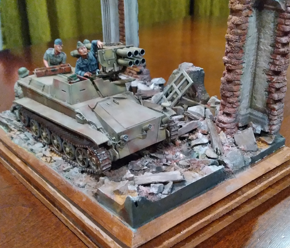 Borgward Vehicle with Panzershreks (Wanze (Das Werke) Real 1/35 with New World Miniatures figures)
