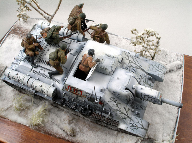 "Cold Red Steel" (1/48 diorama)
Both Su-122 Tank Destroyer and  Russian Infantry Set are Tamiya kits.
