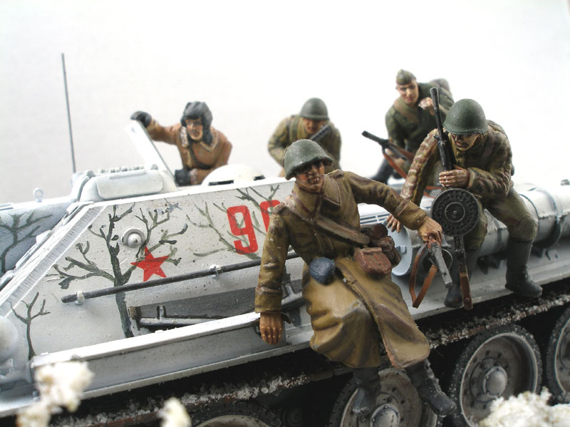 "Cold Red Steel" (1/48 diorama)
Both Su-122 Tank Destroyer and  Russian Infantry Set are Tamiya kits.
