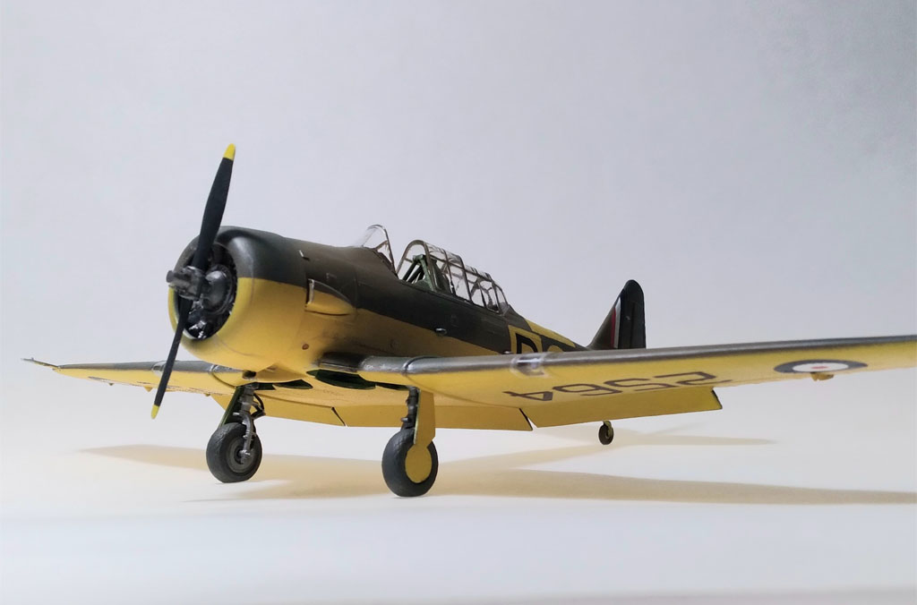 Harvard Mk. II, No. 4 Flying Training School, Saskatoon 1941 (Monogram 1/48)
