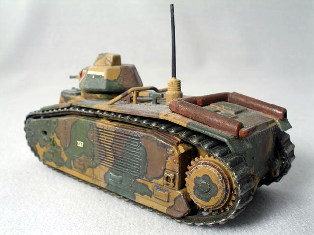 Char B.1 (1/72 Revell Germany) 
It was built straight out of the box. The camouflage was handpainted with the help of a 0.05 black ink pen.
